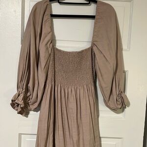 Women’s puff sleeve nude/brown midi dress with pockets. Size large.